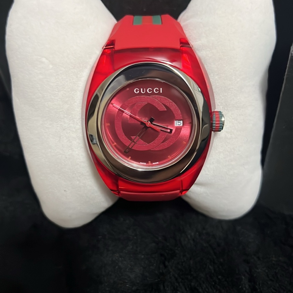 !!DEAL ALERT!!
Gucci Sync Watch “Red” - Picture 2 of 6